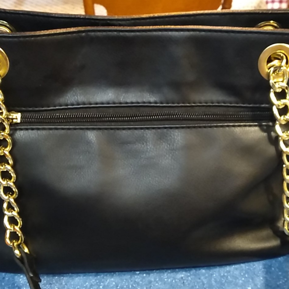 Nicole - Picture 3 of 5